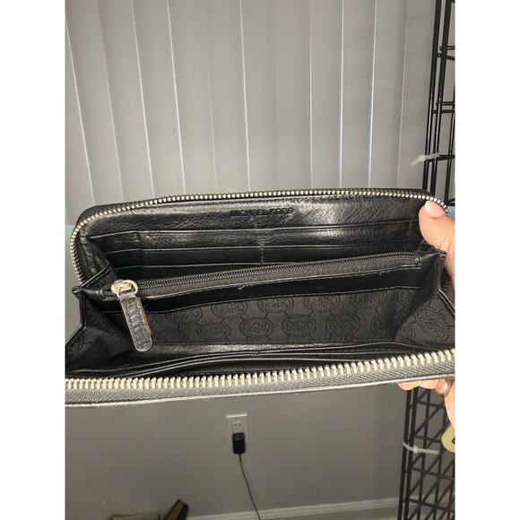 Michael Kors Jet Set Continental Travel Clutch Wallet Silver Hardware - Picture 3 of 6